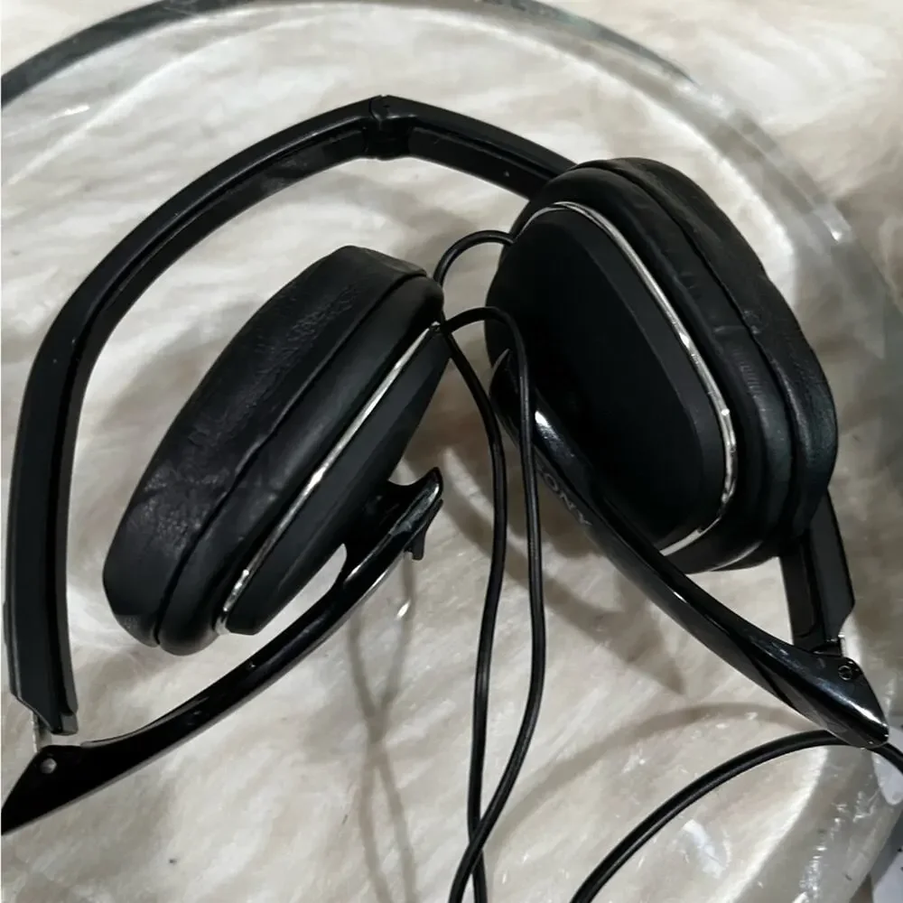 NEW Sony MDR-NC40 Noise Canceling Headphones NIC